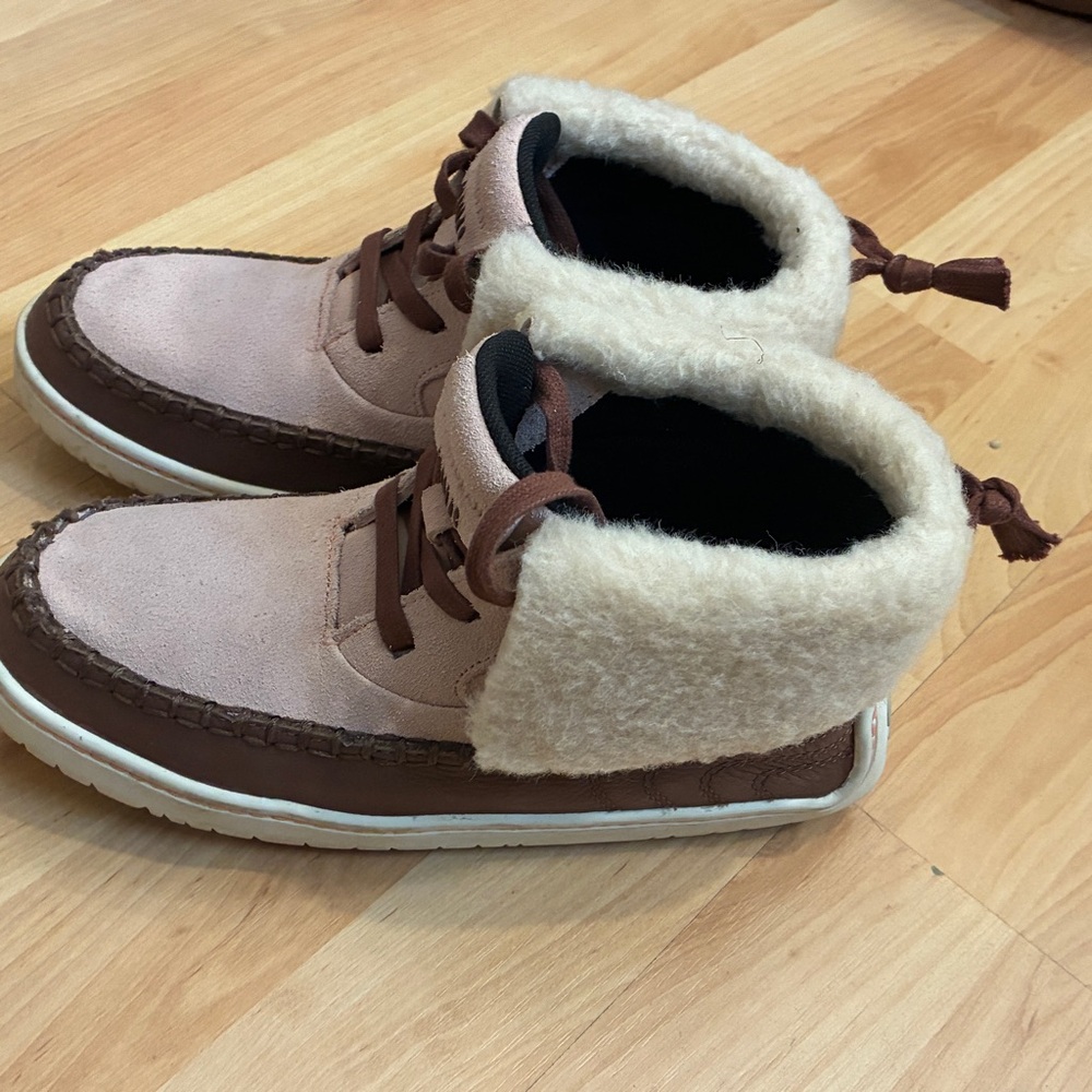 Manitobah Skoden Ankle Boots Brown Pink Suede Mukluks Women’s 6